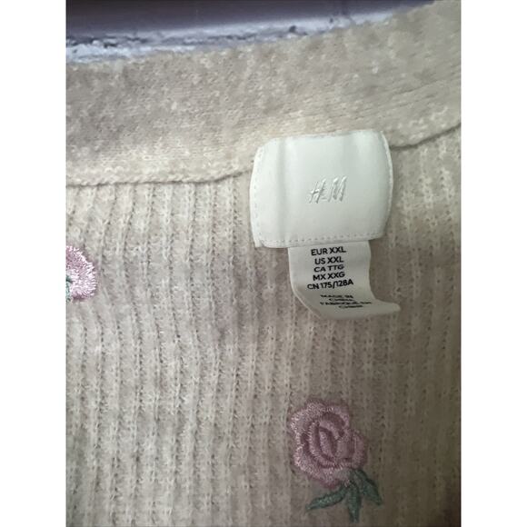 H&M Ribbed Knit Rose Floral Embroidered Cardigan Size XXL - Picture 2 of 4